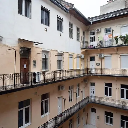 Ideal New In The Center Budapeşte